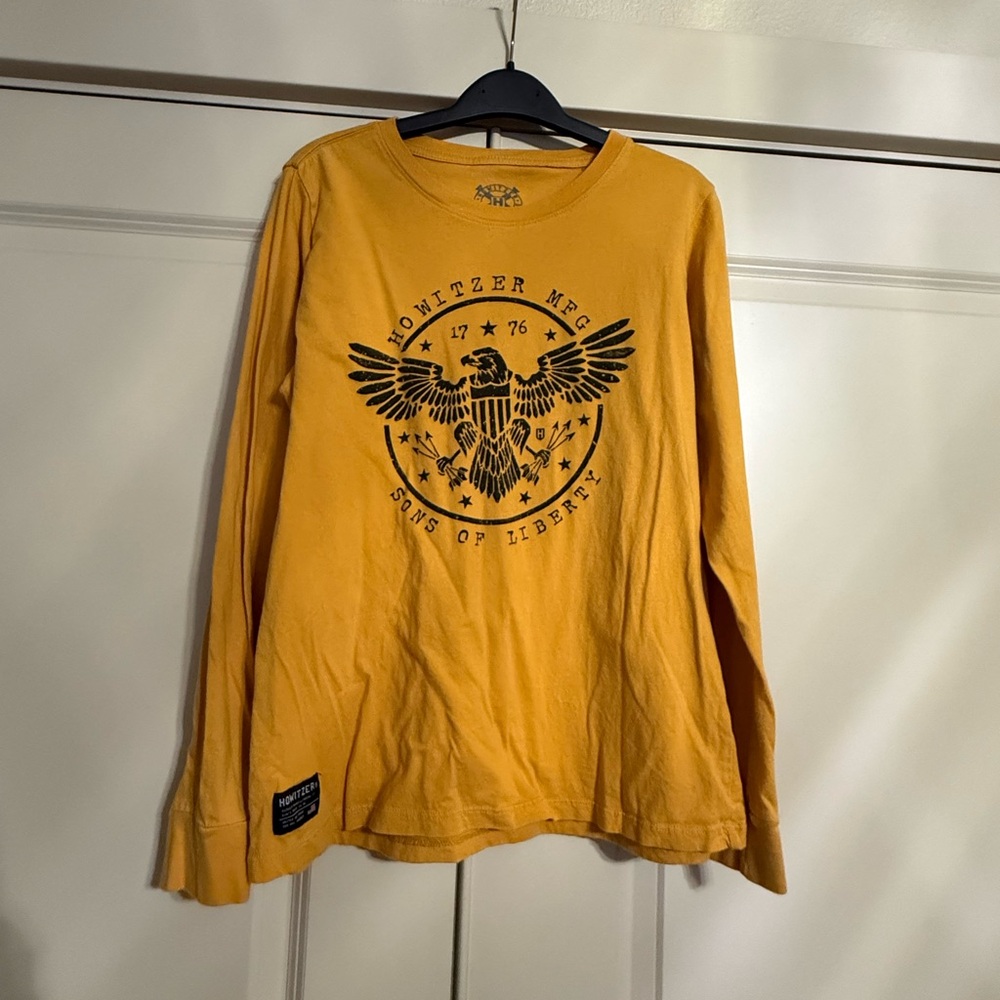 Howitzer MFG Men's Long-Sleeve Graphic Tee in Mustard